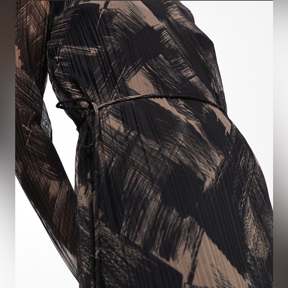 NWT- & Other Stories plisse mesh midi dress in brushed print- Size Medium - Picture 6 of 7